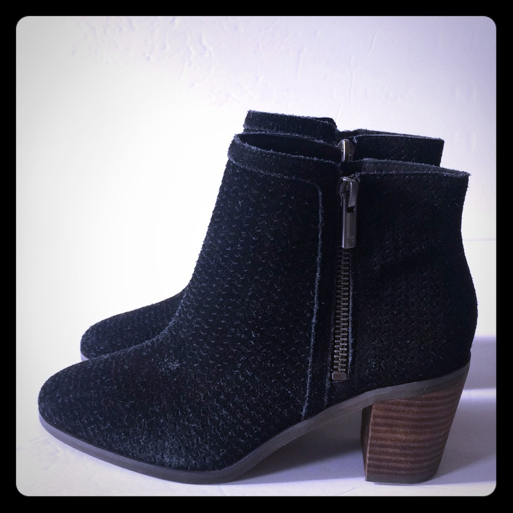 Lucky brand black perforated suede zip bootie Sz 6